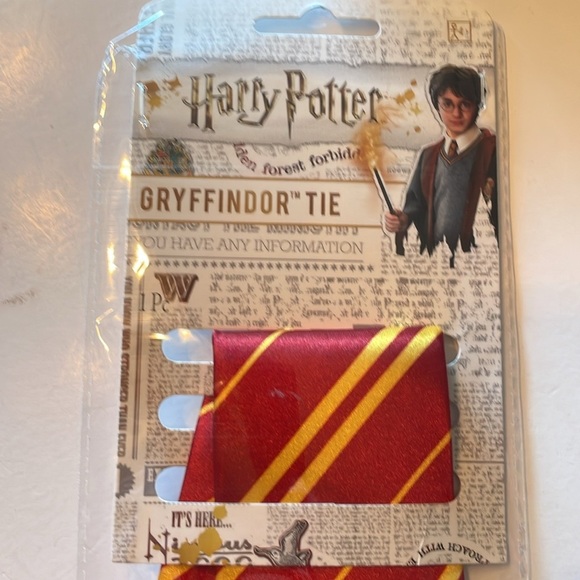 Harry Potter GRYFFINDOR TIE 4+ - Picture 2 of 4